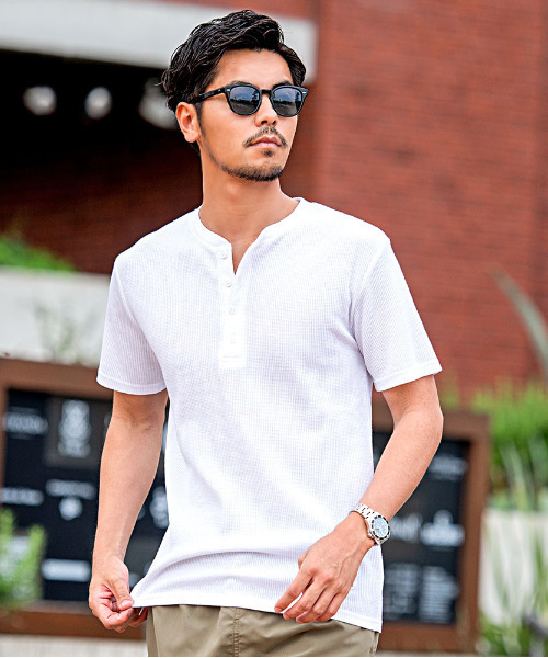 CavariA（キャバリア）の「『CavariA/キャバリア』サーマル無地半袖Tシャツ【3ネックタイプから選べる】（Tシャツ/カットソー・メンズ・ホワイト/ライトピンク/ネイビー/ブラック/カーキ/グレー/ターコイズブルー/ブラック系その他3/グレー系その他2/グリーン系その他3/ブルー系その他3/ブルー系その他6/ホワイト系その他3/ピンク系その他3/ブラック系その他/グレー系その他/グレー系その他3/ブルー系その他/ブルー系その他5/ピンク系その他2/ホワイト系その他/グリーン系その他2/ブラック系その他2/ブルー系その他2/ホワイト系その他2/ピンク系その他/ブルー系その他4/グリーン系その他・L/M/XL）」の4枚目の写真