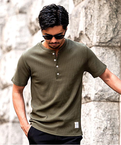 CavariA（キャバリア）の「『CavariA/キャバリア』サーマル無地半袖Tシャツ【3ネックタイプから選べる】（Tシャツ/カットソー・メンズ・ホワイト/ライトピンク/ネイビー/ブラック/カーキ/グレー/ターコイズブルー/ブラック系その他3/グレー系その他2/グリーン系その他3/ブルー系その他3/ブルー系その他6/ホワイト系その他3/ピンク系その他3/ブラック系その他/グレー系その他/グレー系その他3/ブルー系その他/ブルー系その他5/ピンク系その他2/ホワイト系その他/グリーン系その他2/ブラック系その他2/ブルー系その他2/ホワイト系その他2/ピンク系その他/ブルー系その他4/グリーン系その他・L/M/XL）」の16枚目の写真