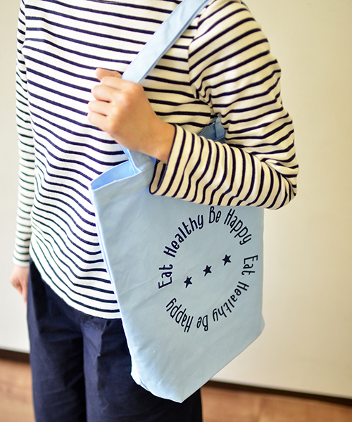 entre square(アントレスクエアー)の「Eat Healthy Be Happy トートバッグS ブルー(トートバッグ・レディース・ライトブルー・ONE SIZE)」の4枚目の写真
