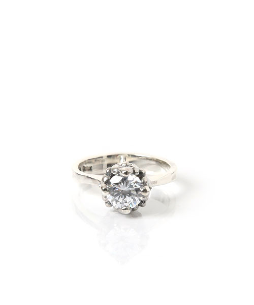 ROYAL ORDER(ロイヤルオーダー)の「ANTOINETTE RING w/ CZ & CZ BASE(リング・レディース・シルバー・14号 US-7/10号 US-5/13号 US-6h/15号 US-7h/17号 US-8h/16号 US-8/12号 US-6)」の3枚目の写真
