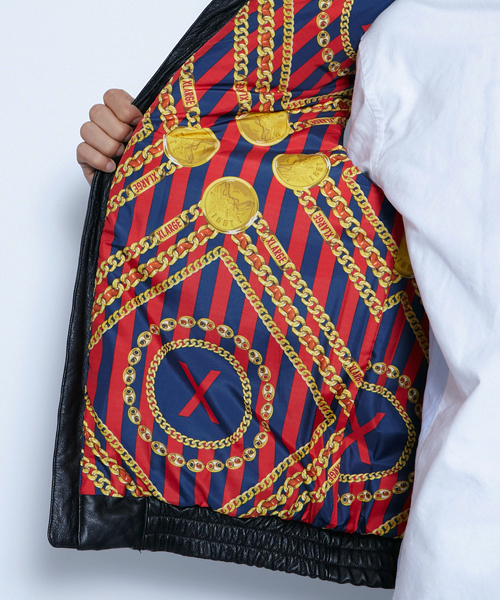 XLARGE(エクストララージ)の「LEATHER PUFF VEST(ベスト・メンズ・ブラック/レッド・SMALL/MEDIUM/LARGE/X-LARGE)」の4枚目の写真