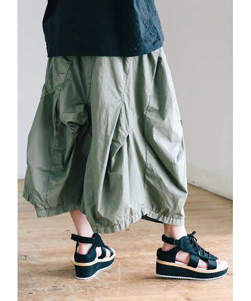 mercibeaucoup,（メルシーボークー）の「Ｂ：かるツイル（Ｓ）（スカート・レディース・ブラック/カーキ/ブルー・01）」の2枚目の写真