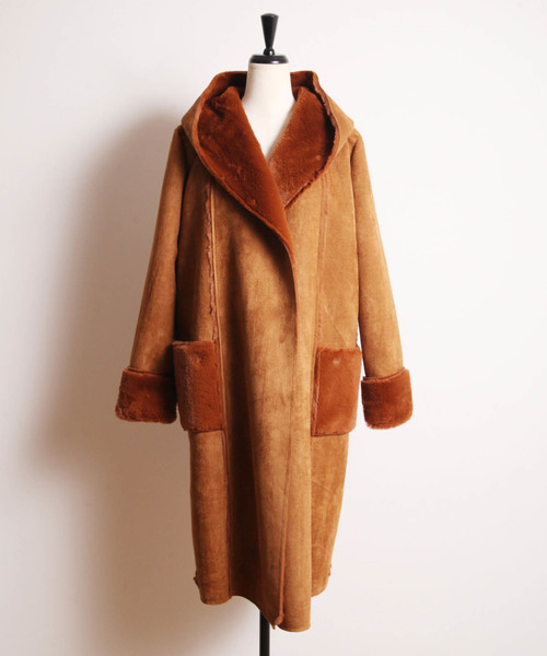 &. NOSTALGIA（アンドドットノスタルジア）の「フェイクムートンコート