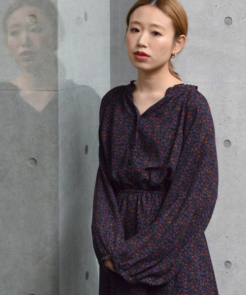 w closet(ダブルクローゼット)の「小花柄襟フリルロングワンピース_(ワンピース・レディース・ブラック/ブラウン/サックスブルー・FREE)」の16枚目の写真