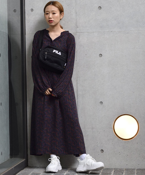 w closet(ダブルクローゼット)の「小花柄襟フリルロングワンピース_(ワンピース・レディース・ブラック/ブラウン/サックスブルー・FREE)」の8枚目の写真