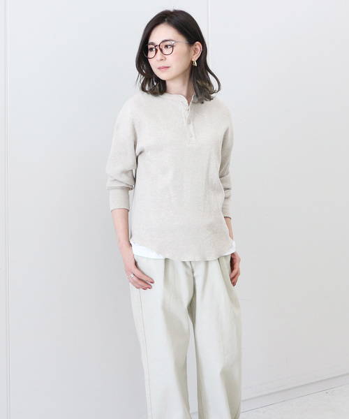 AMERICAN HOLIC（アメリカンホリック）の「2WAYヘンリーネックワッフルプルオーバー（Tシャツ/カットソー・レディース・オフホワイト/チャコールグレー/ベージュ系その他2・M/L）」の4枚目の写真