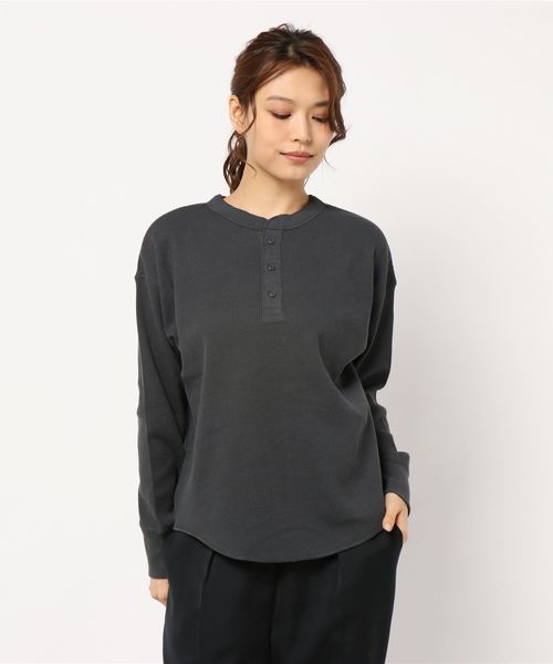 AMERICAN HOLIC（アメリカンホリック）の「2WAYヘンリーネックワッフルプルオーバー（Tシャツ/カットソー・レディース・オフホワイト/チャコールグレー/ベージュ系その他2・M/L）」の11枚目の写真