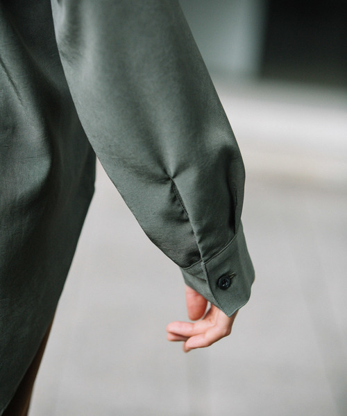 Munich（ミューニック）の「シルキーピーチブロード　バンドカラーシャツ（シャツ/ブラウス・レディース・ブラック/オートミール/カーキ/ダークオレンジ・FREE）」の9枚目の写真