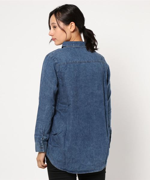 BELLUNA（ベルーナ）の「デニム素材ジッパーデザインチュニック（シャツ/ブラウス・レディース・ケミカルウォッシュ/インディゴブルー/サックスブルー・MEDIUM/LARGE/XX-LARGE/X-LARGE）」の5枚目の写真