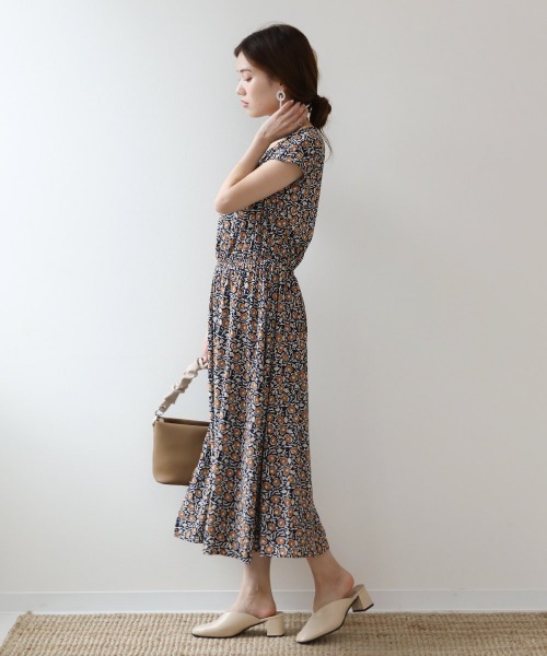 Bou Jeloud（ブージュルード）の「サイドプリーツ花柄ワンピース（ワンピース・レディース・ネイビー/グリーン・38）」の5枚目の写真