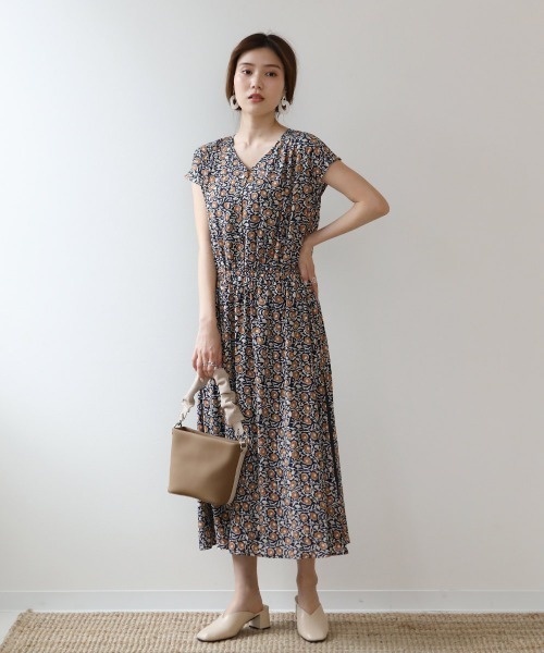 Bou Jeloud（ブージュルード）の「サイドプリーツ花柄ワンピース（ワンピース・レディース・ネイビー/グリーン・38）」の6枚目の写真