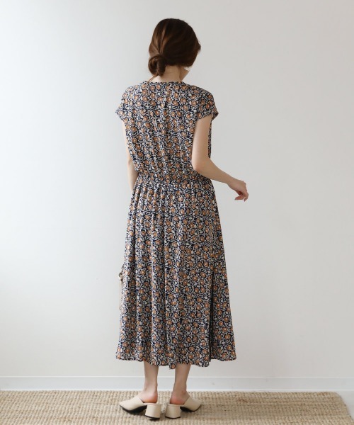 Bou Jeloud（ブージュルード）の「サイドプリーツ花柄ワンピース（ワンピース・レディース・ネイビー/グリーン・38）」の8枚目の写真