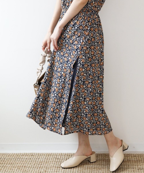 Bou Jeloud（ブージュルード）の「サイドプリーツ花柄ワンピース（ワンピース・レディース・ネイビー/グリーン・38）」の7枚目の写真