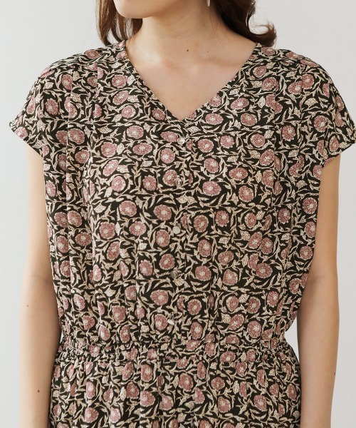 Bou Jeloud（ブージュルード）の「サイドプリーツ花柄ワンピース（ワンピース・レディース・ネイビー/グリーン・38）」の13枚目の写真