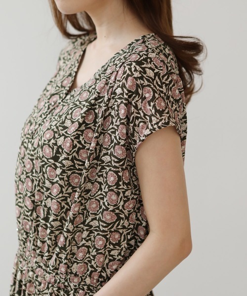 Bou Jeloud（ブージュルード）の「サイドプリーツ花柄ワンピース（ワンピース・レディース・ネイビー/グリーン・38）」の14枚目の写真