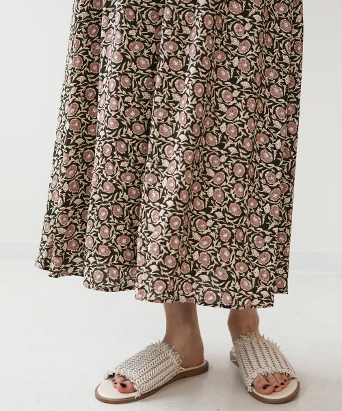 Bou Jeloud（ブージュルード）の「サイドプリーツ花柄ワンピース（ワンピース・レディース・ネイビー/グリーン・38）」の17枚目の写真