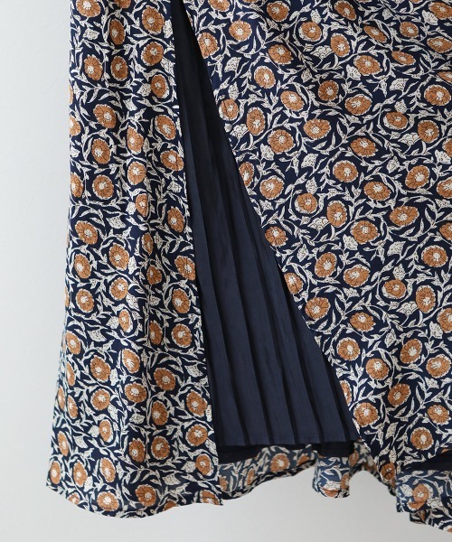 Bou Jeloud（ブージュルード）の「サイドプリーツ花柄ワンピース（ワンピース・レディース・ネイビー/グリーン・38）」の4枚目の写真