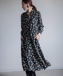 《WEB限定》リーフ柄・スタンドカラーワンピース