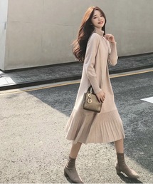 タートルネックティアードニットワンピース