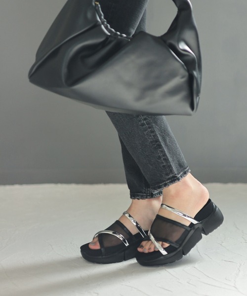 SESTO（セスト）の「シースルー&クリアストラップの厚底スポーツサンダル（サンダル・レディース・ブラック/ブラウン/クリア/グレイッシュベージュ・LL/3L/S/M/L）」の6枚目の写真