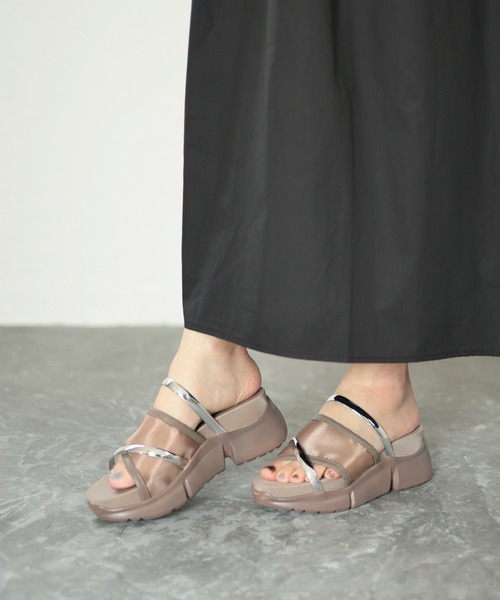 SESTO（セスト）の「シースルー&クリアストラップの厚底スポーツサンダル（サンダル・レディース・ブラック/ブラウン/クリア/グレイッシュベージュ・LL/3L/S/M/L）」の14枚目の写真