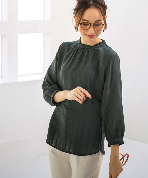 BELLUNA PLUS（ベルーナ）の「ドビーストライプフリルデザインブラウス（シャツ/ブラウス・レディース・チャコール/オフホワイト/ライトグリーン・MEDIUM/LARGE/X-LARGE）」の9枚目の写真