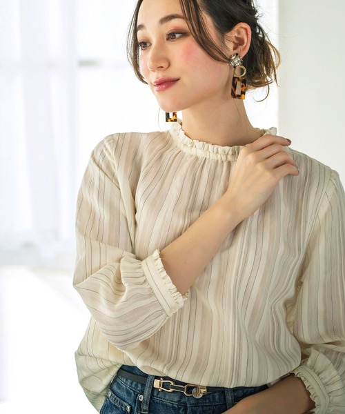 BELLUNA PLUS（ベルーナ）の「ドビーストライプフリルデザインブラウス（シャツ/ブラウス・レディース・チャコール/オフホワイト/ライトグリーン・MEDIUM/LARGE/X-LARGE）」の8枚目の写真