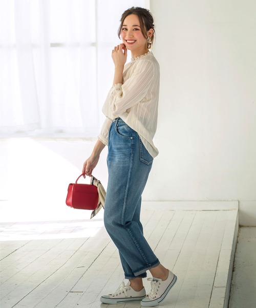 BELLUNA PLUS（ベルーナ）の「ドビーストライプフリルデザインブラウス（シャツ/ブラウス・レディース・チャコール/オフホワイト/ライトグリーン・MEDIUM/LARGE/X-LARGE）」の5枚目の写真