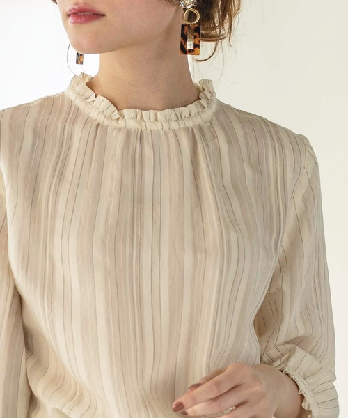 BELLUNA PLUS（ベルーナ）の「ドビーストライプフリルデザインブラウス（シャツ/ブラウス・レディース・チャコール/オフホワイト/ライトグリーン・MEDIUM/LARGE/X-LARGE）」の15枚目の写真