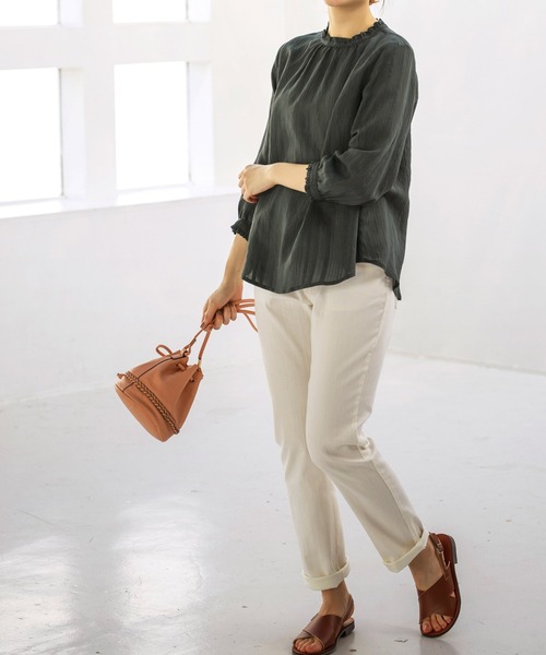 BELLUNA PLUS（ベルーナ）の「ドビーストライプフリルデザインブラウス（シャツ/ブラウス・レディース・チャコール/オフホワイト/ライトグリーン・MEDIUM/LARGE/X-LARGE）」の17枚目の写真