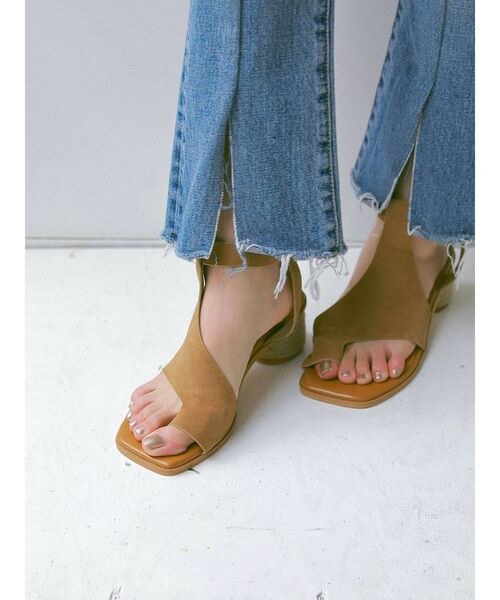 Ungrid（アングリッド）の「スリットストレートデニム（デニムパンツ・レディース・ブルー・24inch/25inch/26inch）」の2枚目の写真