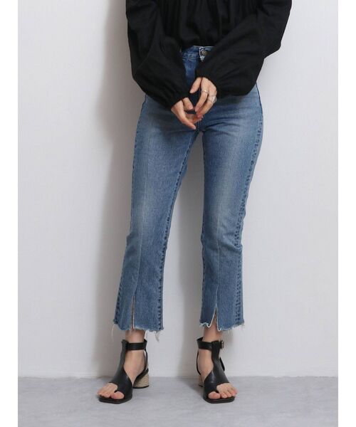 Ungrid（アングリッド）の「スリットストレートデニム（デニムパンツ・レディース・ブルー・24inch/25inch/26inch）」の6枚目の写真