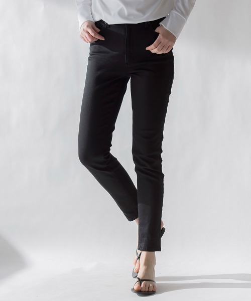 MAYSON GREY（メイソングレイ）の「【2021SS　叶えるシリーズ】AVAスキニーデニム（デニムパンツ・レディース・ブラック/オフホワイト/ネイビー・S/M/SS）」の2枚目の写真