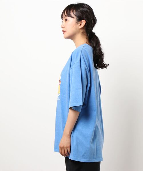 SPINNS（スピンズ）の「【ゆったりシルエット】Proclaim カレッジデザインビッグTシャツ（Tシャツ/カットソー・レディース・ホワイト/ブルー/グリーン/チャコール・ONESIZE）」の6枚目の写真