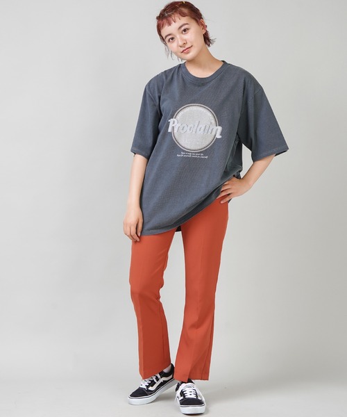 SPINNS（スピンズ）の「【ゆったりシルエット】Proclaim カレッジデザインビッグTシャツ（Tシャツ/カットソー・レディース・ホワイト/ブルー/グリーン/チャコール・ONESIZE）」の11枚目の写真