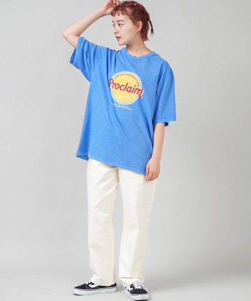 SPINNS（スピンズ）の「【ゆったりシルエット】Proclaim カレッジデザインビッグTシャツ（Tシャツ/カットソー・レディース・ホワイト/ブルー/グリーン/チャコール・ONESIZE）」の9枚目の写真