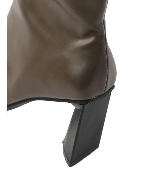 ACYM（アシーム）の「Triangle heel ブーツ（ブーツ・レディース・ブラック/カーキ・SMALL/MEDIUM/LARGE）」の14枚目の写真