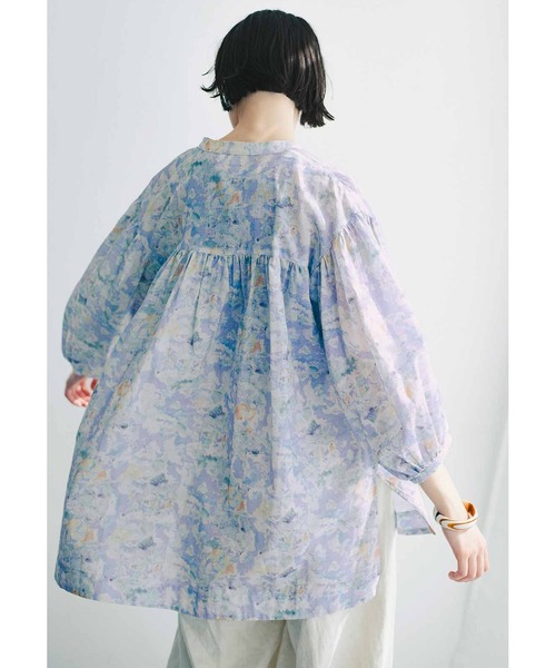 MEDE19F（メデジュウキュウ）の「ＭＥＤＥ１９Ｆ　コットン素材の水彩画ブラウス（シャツ/ブラウス・レディース・ライトグレー/ライトパープル・MEDIUM/LARGE/X-LARGE/XX-LARGE）」の9枚目の写真