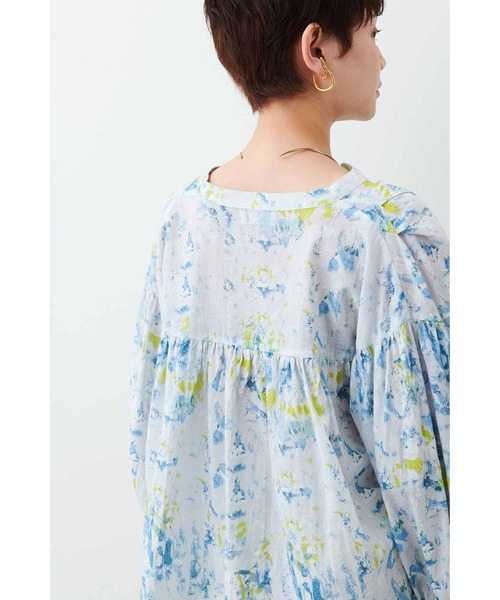 MEDE19F（メデジュウキュウ）の「ＭＥＤＥ１９Ｆ　コットン素材の水彩画ブラウス（シャツ/ブラウス・レディース・ライトグレー/ライトパープル・MEDIUM/LARGE/X-LARGE/XX-LARGE）」の4枚目の写真