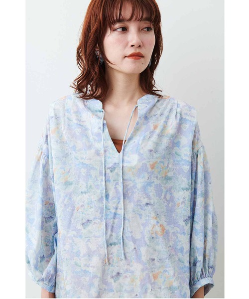 MEDE19F（メデジュウキュウ）の「ＭＥＤＥ１９Ｆ　コットン素材の水彩画ブラウス（シャツ/ブラウス・レディース・ライトグレー/ライトパープル・MEDIUM/LARGE/X-LARGE/XX-LARGE）」の7枚目の写真