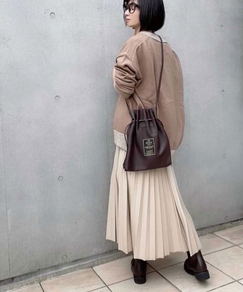 CORNERS(コーナーズ)の「フェイクレザープリーツスカート(スカート・レディース・ライトベージュ/ブラック/ブルー・M)」の2枚目の写真