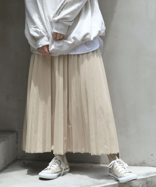 CORNERS(コーナーズ)の「フェイクレザープリーツスカート(スカート・レディース・ライトベージュ/ブラック/ブルー・M)」の8枚目の写真