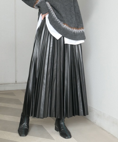 CORNERS(コーナーズ)の「フェイクレザープリーツスカート(スカート・レディース・ライトベージュ/ブラック/ブルー・M)」の19枚目の写真