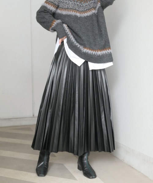 CORNERS(コーナーズ)の「フェイクレザープリーツスカート(スカート・レディース・ライトベージュ/ブラック/ブルー・M)」の5枚目の写真