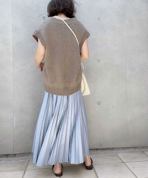 CORNERS(コーナーズ)の「フェイクレザープリーツスカート(スカート・レディース・ライトベージュ/ブラック/ブルー・M)」の14枚目の写真