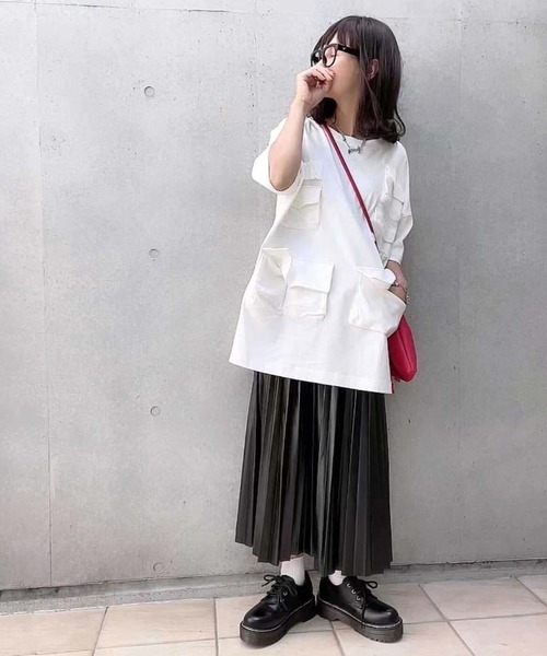 CORNERS(コーナーズ)の「フェイクレザープリーツスカート(スカート・レディース・ライトベージュ/ブラック/ブルー・M)」の10枚目の写真