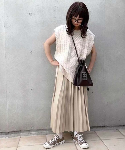 CORNERS(コーナーズ)の「フェイクレザープリーツスカート(スカート・レディース・ライトベージュ/ブラック/ブルー・M)」の18枚目の写真