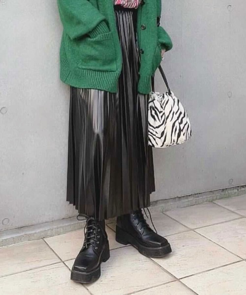 CORNERS(コーナーズ)の「フェイクレザープリーツスカート(スカート・レディース・ライトベージュ/ブラック/ブルー・M)」の20枚目の写真