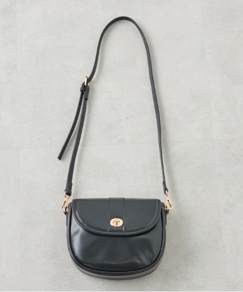 OLIVE des OLIVE（オリーブデオリーブ）の「レトロショルダーバッグ（ショルダーバッグ・レディース・ブラック/ベージュ/ダークブラウン/アイボリー・FREE）」の2枚目の写真