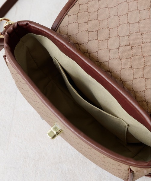 OLIVE des OLIVE（オリーブデオリーブ）の「レトロショルダーバッグ（ショルダーバッグ・レディース・ブラック/ベージュ/ダークブラウン/アイボリー・FREE）」の10枚目の写真